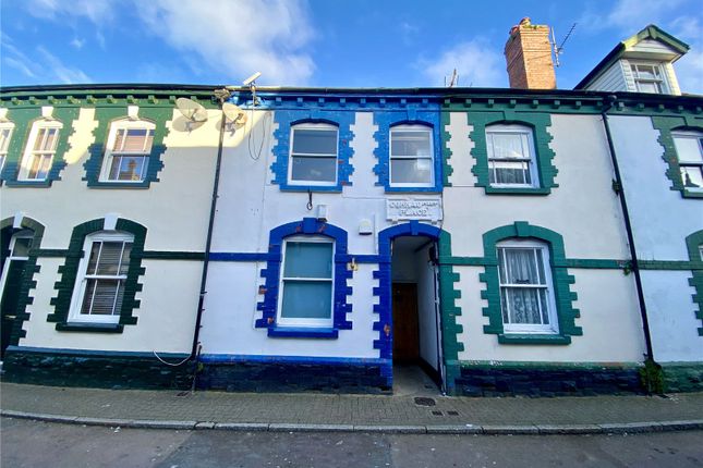 1 bed property, in Silver Street, £125,000