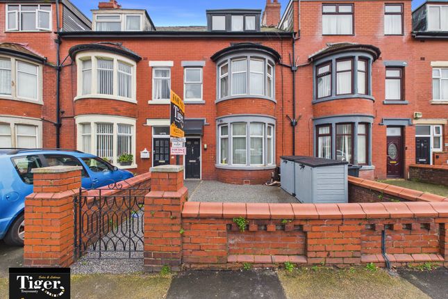 4 bed property, in Bloomfield Road, £130,000