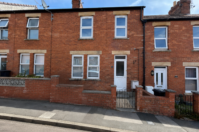 2 bed property, in Alexandra Road, £170,000