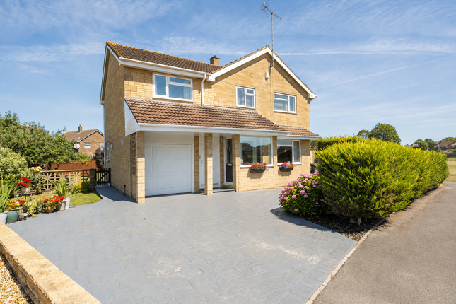 4 bed property, in Bryanston Way, £535,000