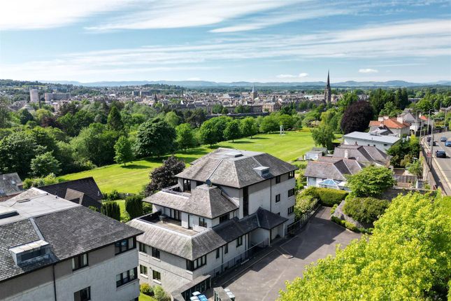2 bed property, in 11 Riverview Park, £220,000