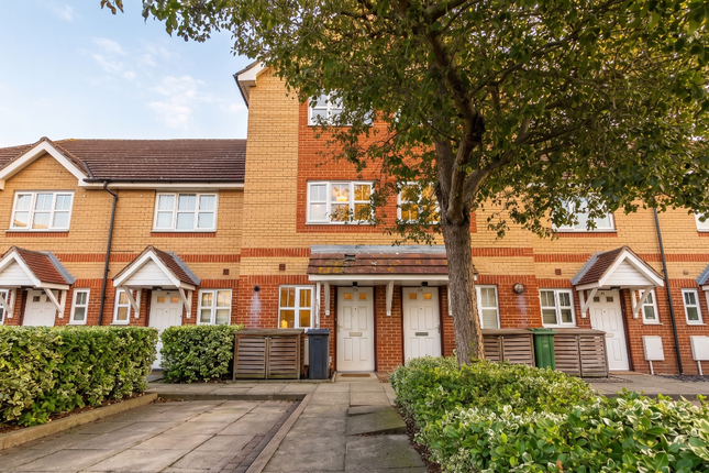 3 bed property, in Riverdale Close, £473,000