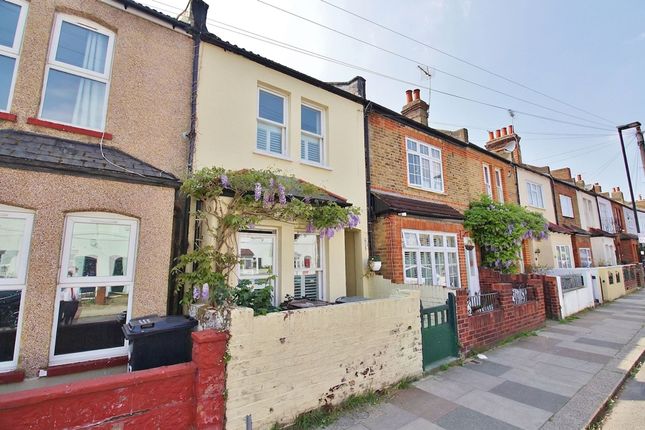 2 bed property, in Linkfield Road, £575,000