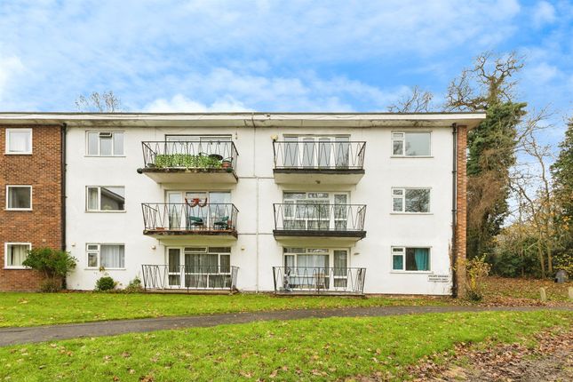 2 bed property, in Copperdale Close, £160,000