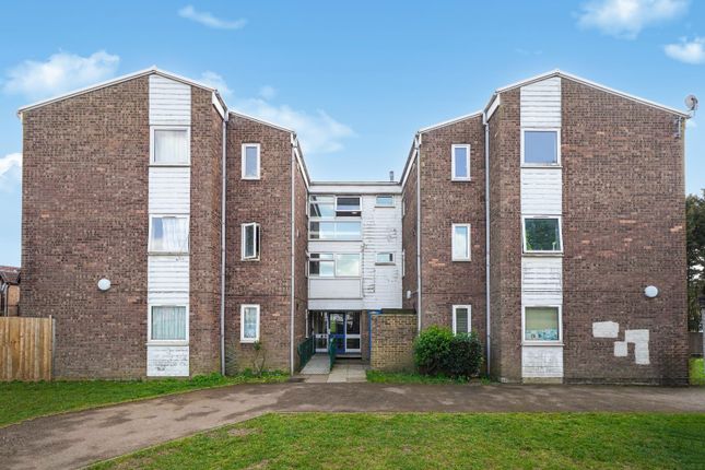 2 bed property, in Wood Close, £328,000