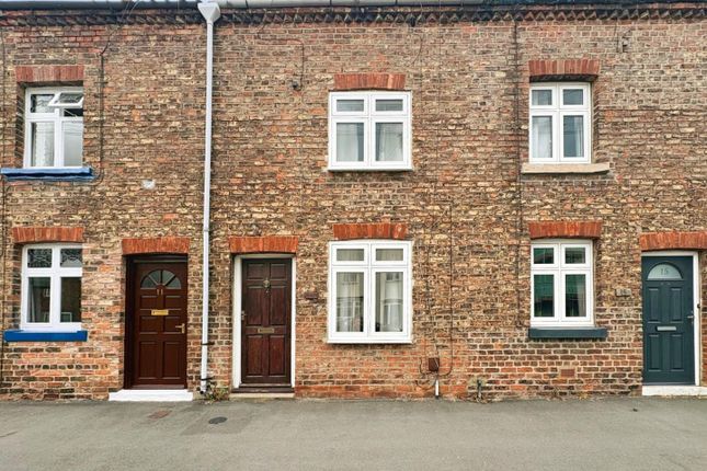 2 bed property, in Stammergate, £169,000