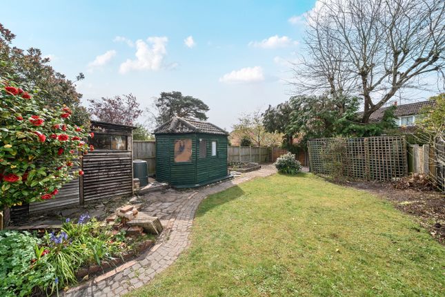 2 bed property, in Linkway, £475,000