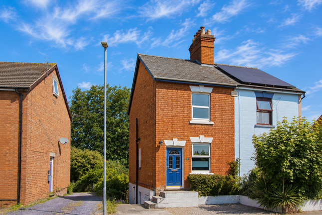 2 bed property, in Belmont Road, £250,000
