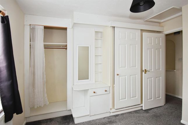 1 bed property, in Woodrush Crescent, £209,950