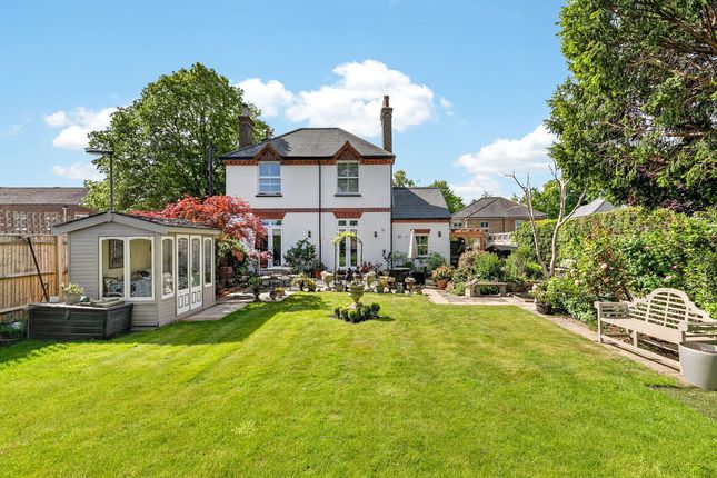 4 bed property, in Dunboe Place, £1,395,000