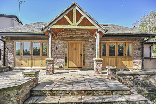 3 bed property, in Aspull Common, £575,000