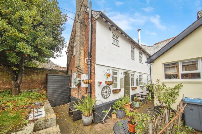 2 bed property, in Thoroughfare, £190,000