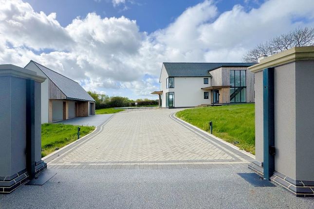 5 bed property, in Arnolds Hill, £1,000,000