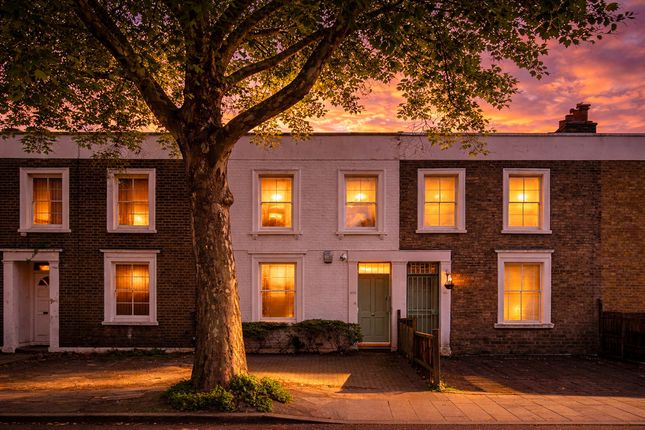 3 bed property, in Wandsworth Road, £1,000,000