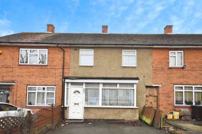 2 bed property, in Gooshays Drive, £340,000