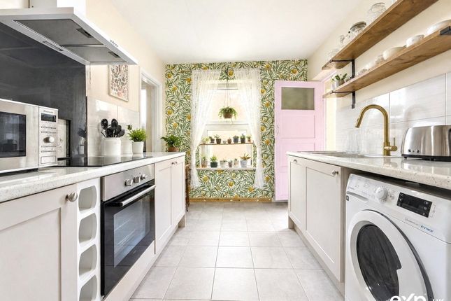 2 bed property, in Hampden Gardens, £190,000