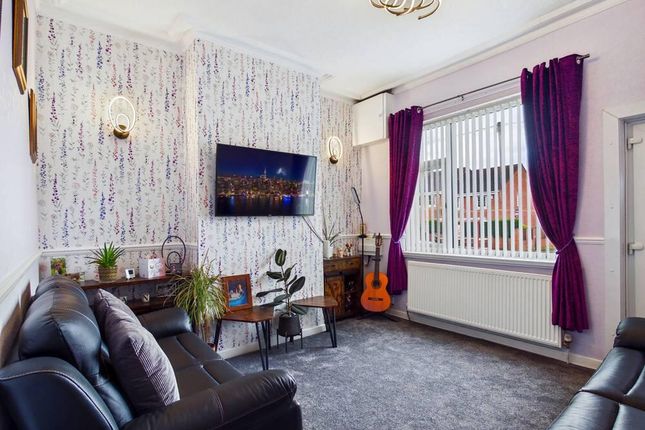 3 bed property, in Featherstone Lane, £180,000