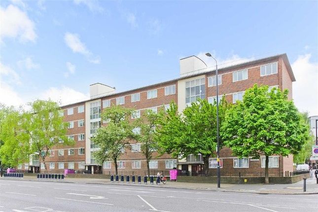 2 bed property, in Commercial Road, £389,000