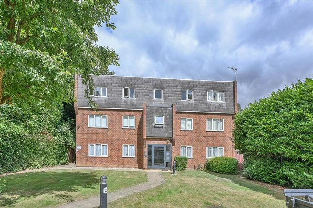 2 bed property, in London Road, £250,000