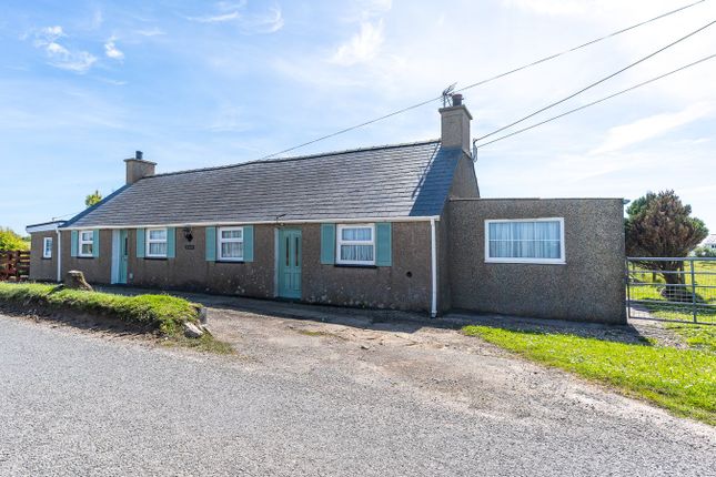 3 bed property, in Rhoshirwaun, £200,000