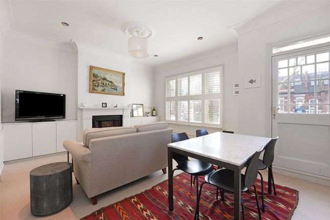 2 bed property, in Wandsworth Bridge Road, £785,000