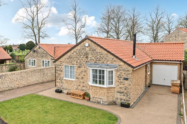 3 bed property, in Cedar Drive, £350,000