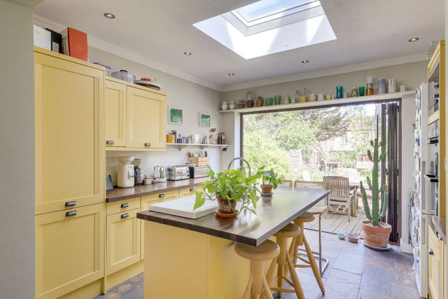 3 bed property, in Sandhurst Road, £575,000