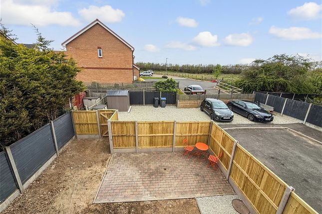 1 bed property, in Roman Close, £220,000
