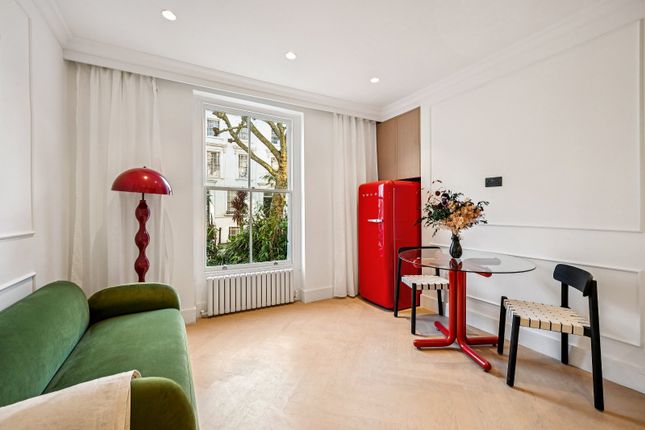1 bed property, in Lonsdale Road, £400,000