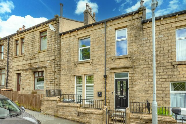 2 bed property, in Station Road, £250,000