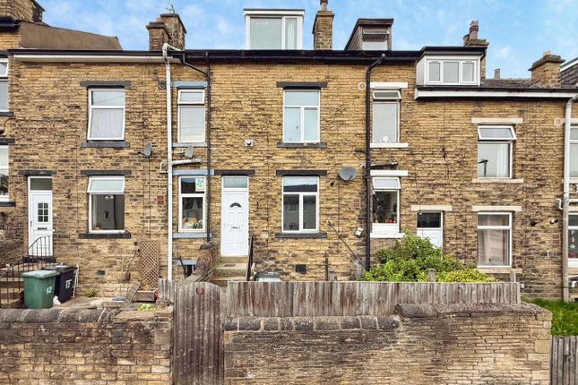 2 bed property, in Elliott Street, £150,000