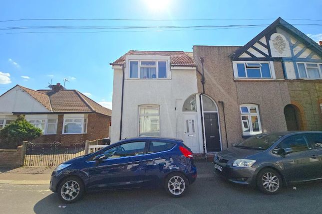 2 bed property, in Swanfield Road, £395,000