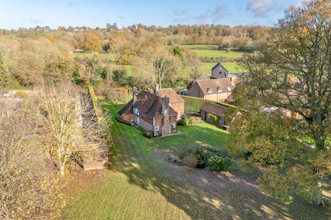 4 bed property, in Lambden Road, £825,000