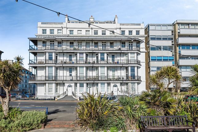 2 bed property, in Grand Parade, £300,000