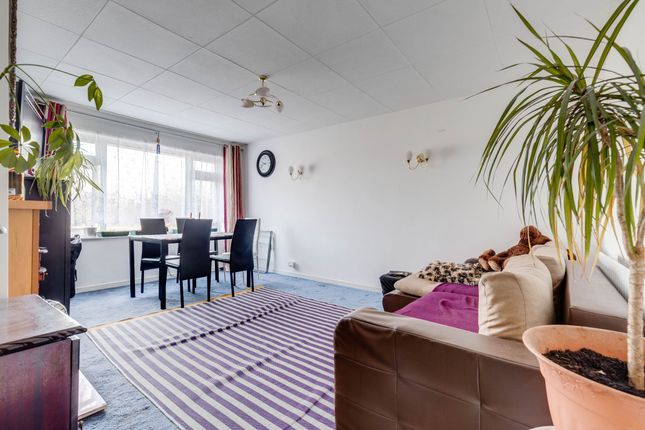 2 bed property, in Flat, £340,000