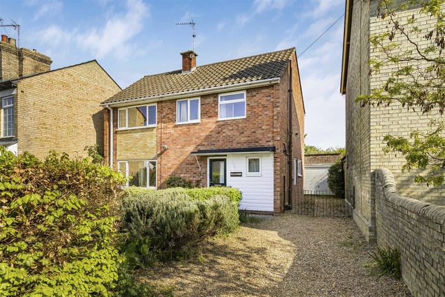 3 bed property, in Pierce Lane, £575,000