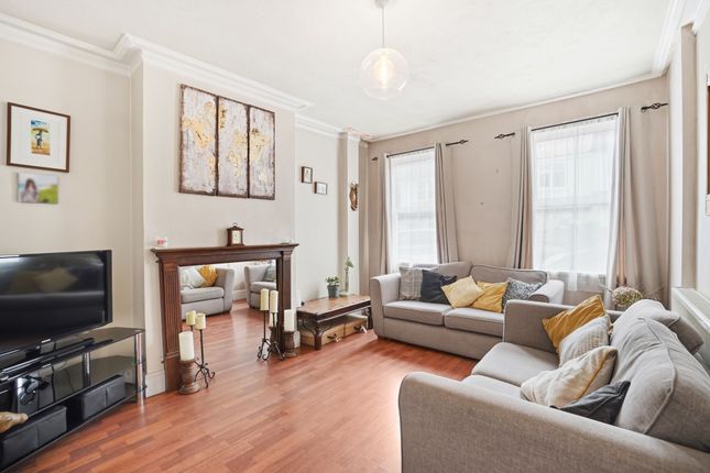 3 bed property, in Beauchamp Road, £475,000