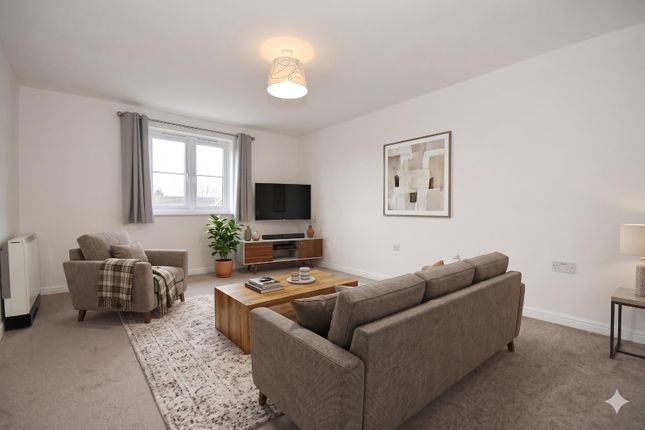 2 bed property, in Lincoln Way, £60,000