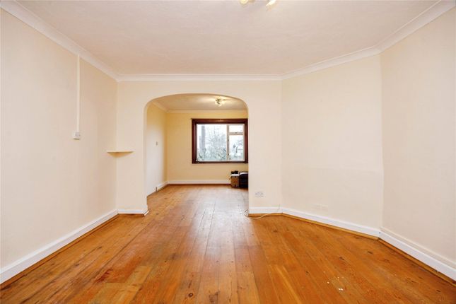 2 bed property, in Halgavor View, £160,000