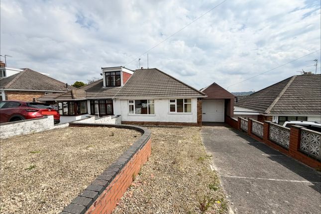 2 bed property, in Woods Lane, £210,000