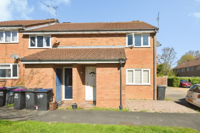 1 bed property, in The Paddock, £145,000