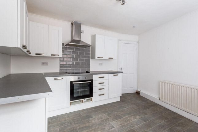 2 bed property, in Farnham Road, £50,000