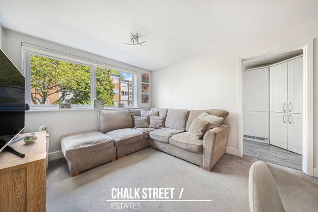 1 bed property, in Brendans Close, £220,000