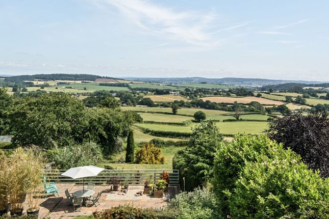 3 bed property, in Long Lane, £599,950