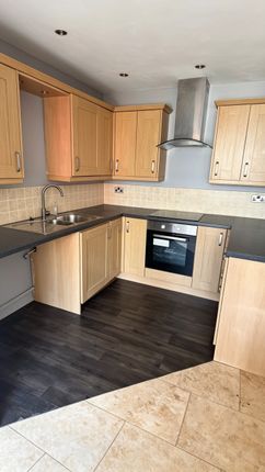 2 bed property, in Langdale Grove, £182,995