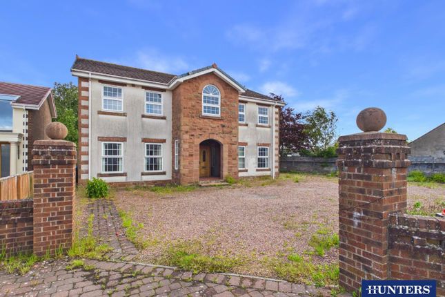 5 bed property, in The Oaks, £310,000
