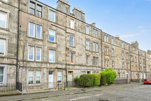 2 bed property, in 18/3 Springwell Place, £215,000