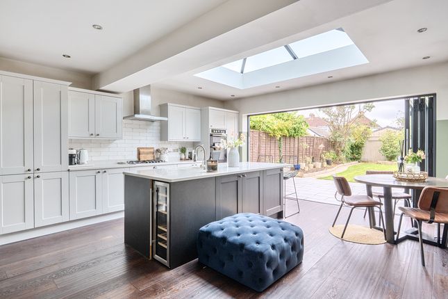 3 bed property, in Grosvenor Road, £375,000