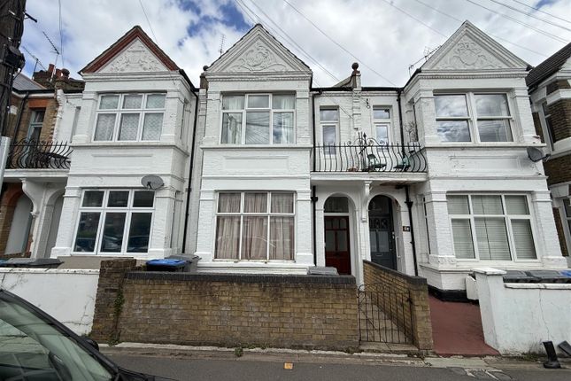 2 bed property, in Clifford Gardens, £450,000
