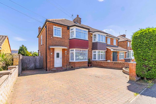3 bed property, in Manor Way, £550,000